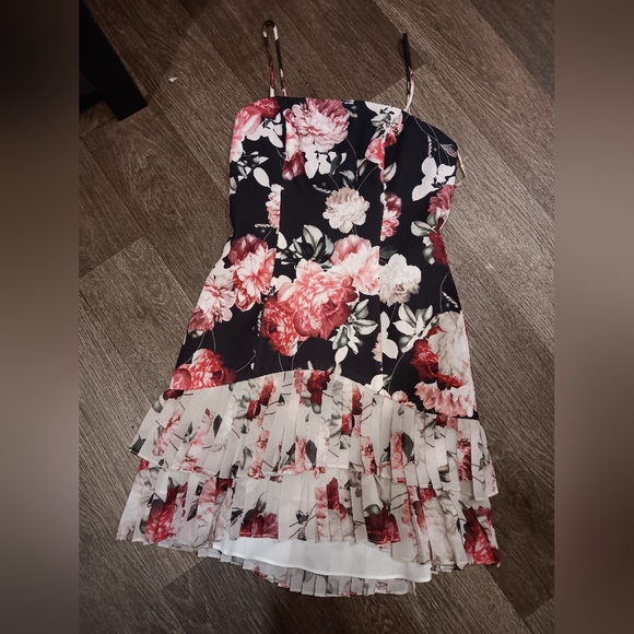 Fame And Partners Floral Mini Dress Size 4 - Picture 3 of 6